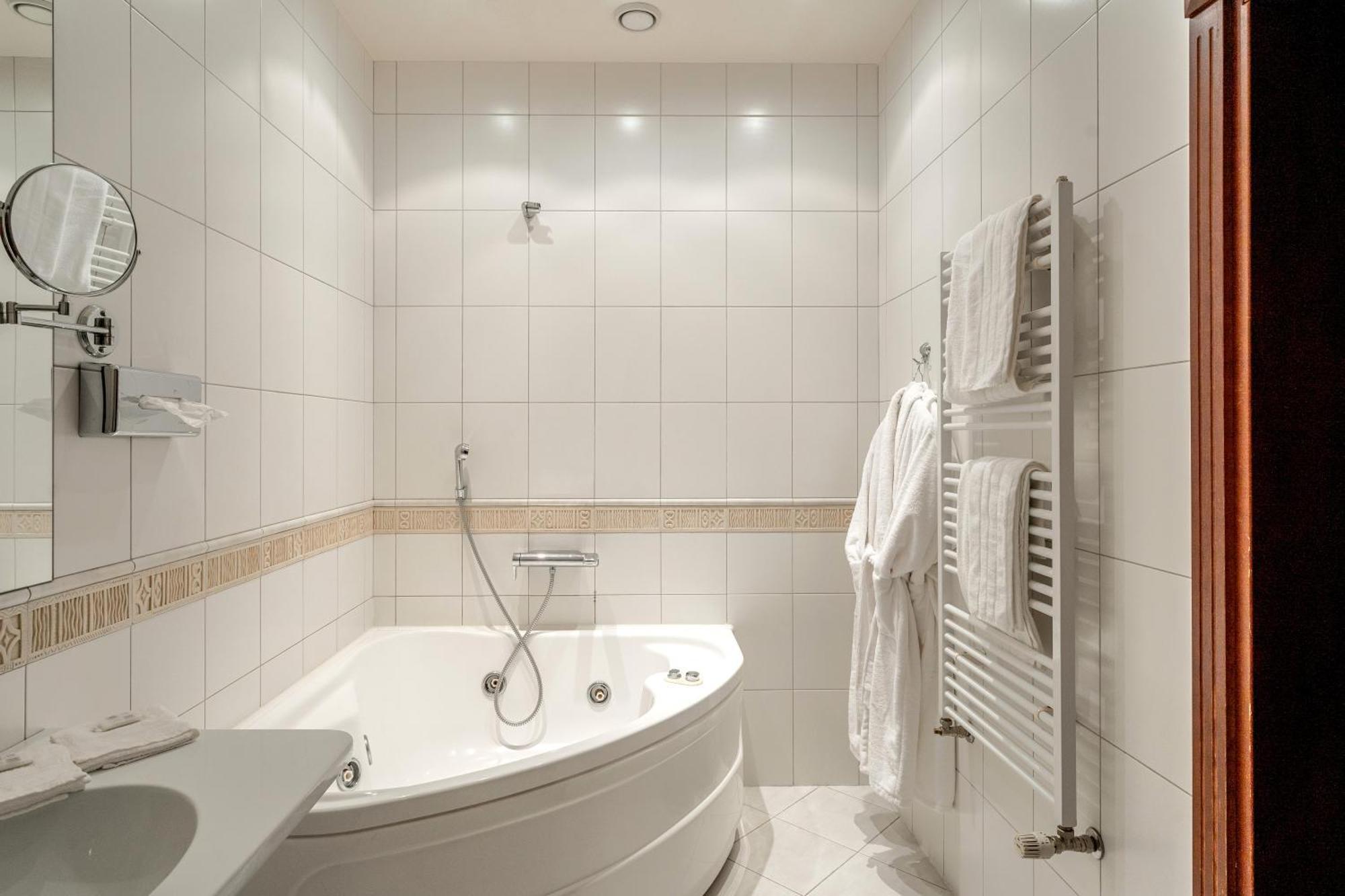 Hotel Sfinksas Каунас Экстерьер фото